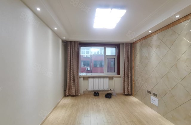 湖边100  中楼层 免大税带储 停车方便 随时看房