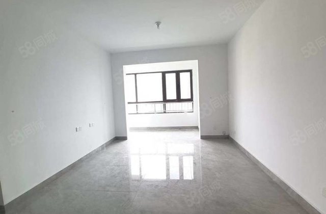 县医院桂馨园带2个车位121平110万有证可按揭随时看房