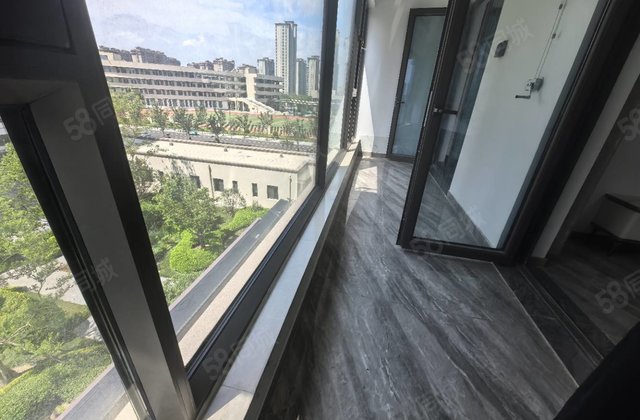 一实验本部，财信学府印象，精装三室随时看房诚心出售