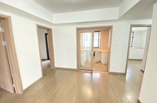 雍荣华府4室2厅106.82㎡140万二手房图片