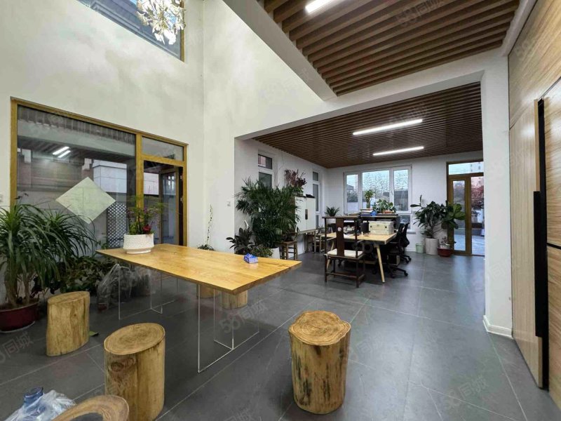 天泰阳光水岸(别墅) 交通便利 近地铁 车位充足 小区新