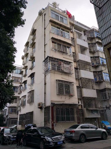 刚刚到新房源虹锦路3层豪华装修很好