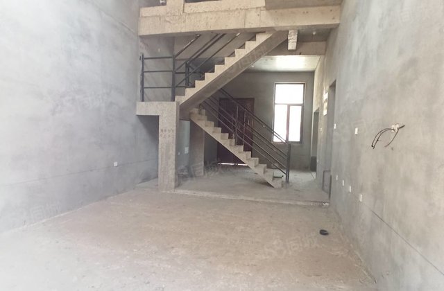 急售盛世天湖别墅6室3厅4卫238平 130万 欲购从速