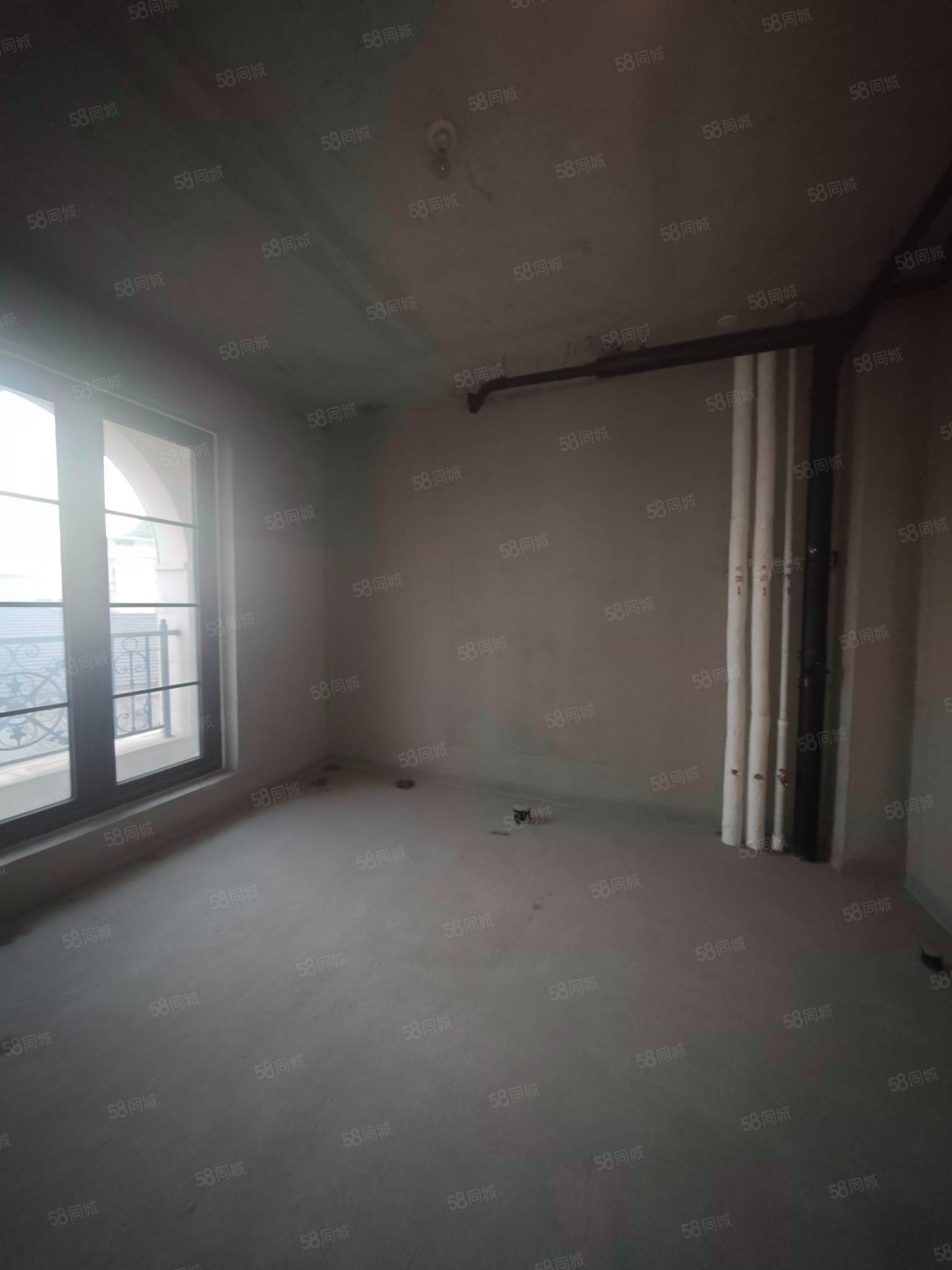 融創(chuàng)千章墅4室2廳3衛(wèi)256.09㎡南北970萬