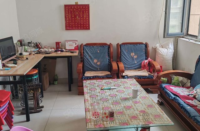 步梯好楼层，居家两室朝阳户型，无遮挡看房子方便，诚心出售九中