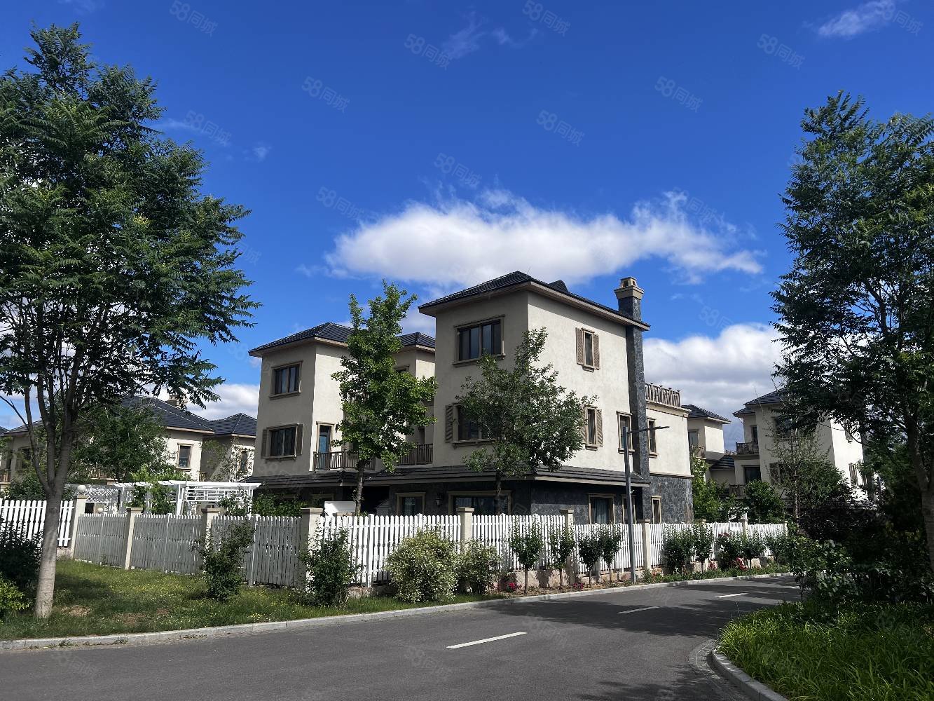 上谷水郡双拼别墅赠送家具家电200平小院精装可拎包入住