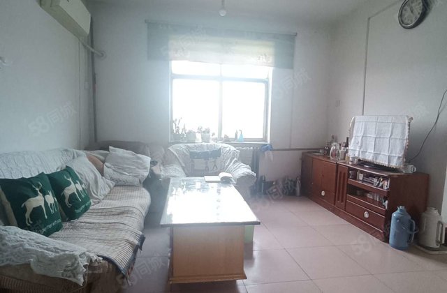 文轩本部斜对过，龙山北区出家门进校门，两室，诚心卖