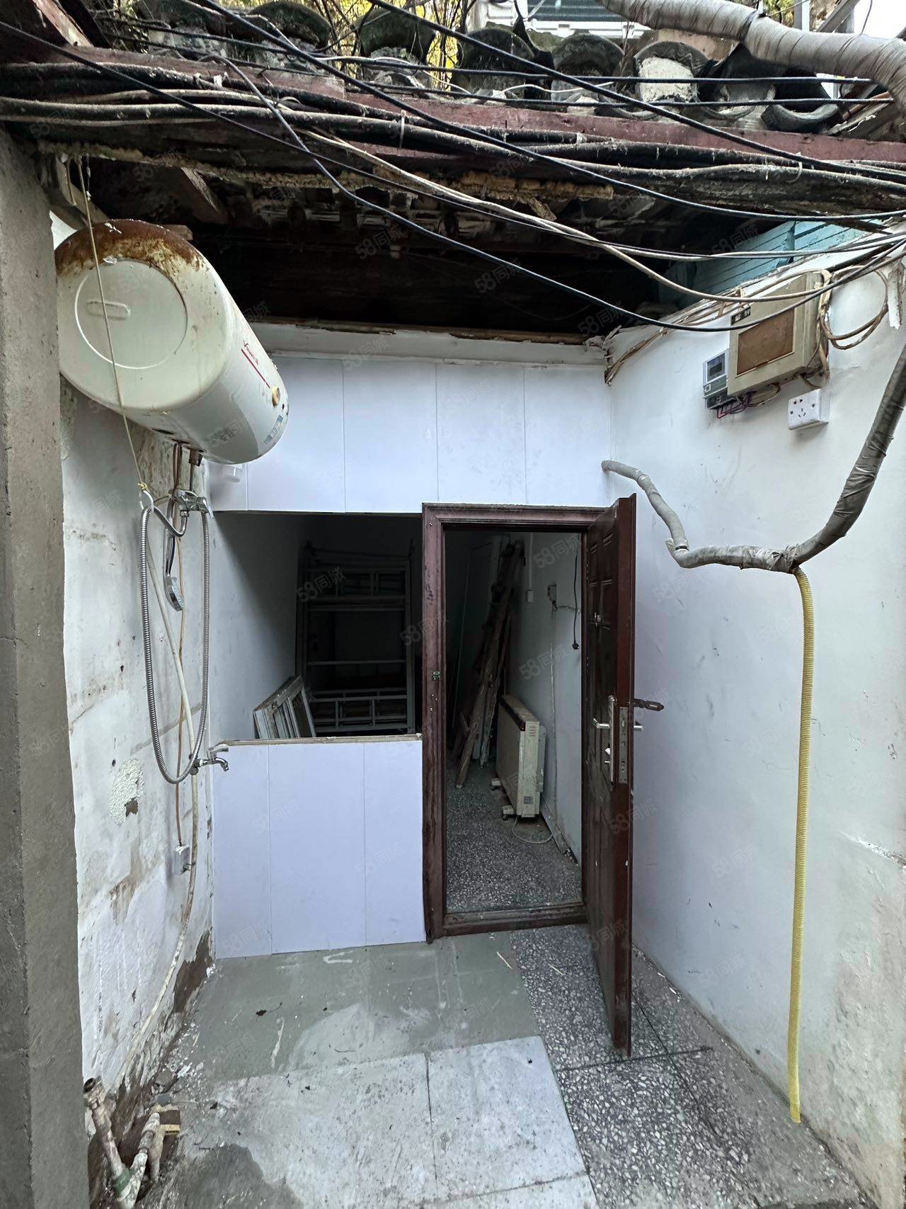 豆角胡同小區(qū)1室0廳0衛(wèi)10㎡南198萬(wàn)