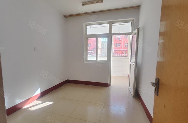 急售！十  万  入住！紧邻怡景  ！七中！停车方便！送储！