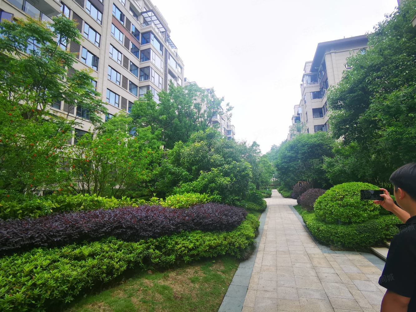 虹山湖湖景好房百灵虹湖湾五室顶楼复式145万俯视安顺