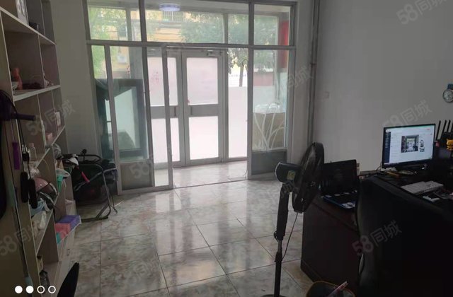 湖北小区一楼106平带地上储藏室可当门脸价格可谈