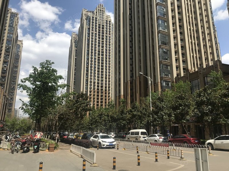 俊发滨江俊园二期8楼的,证面积,270平米大平层,诚心急卖