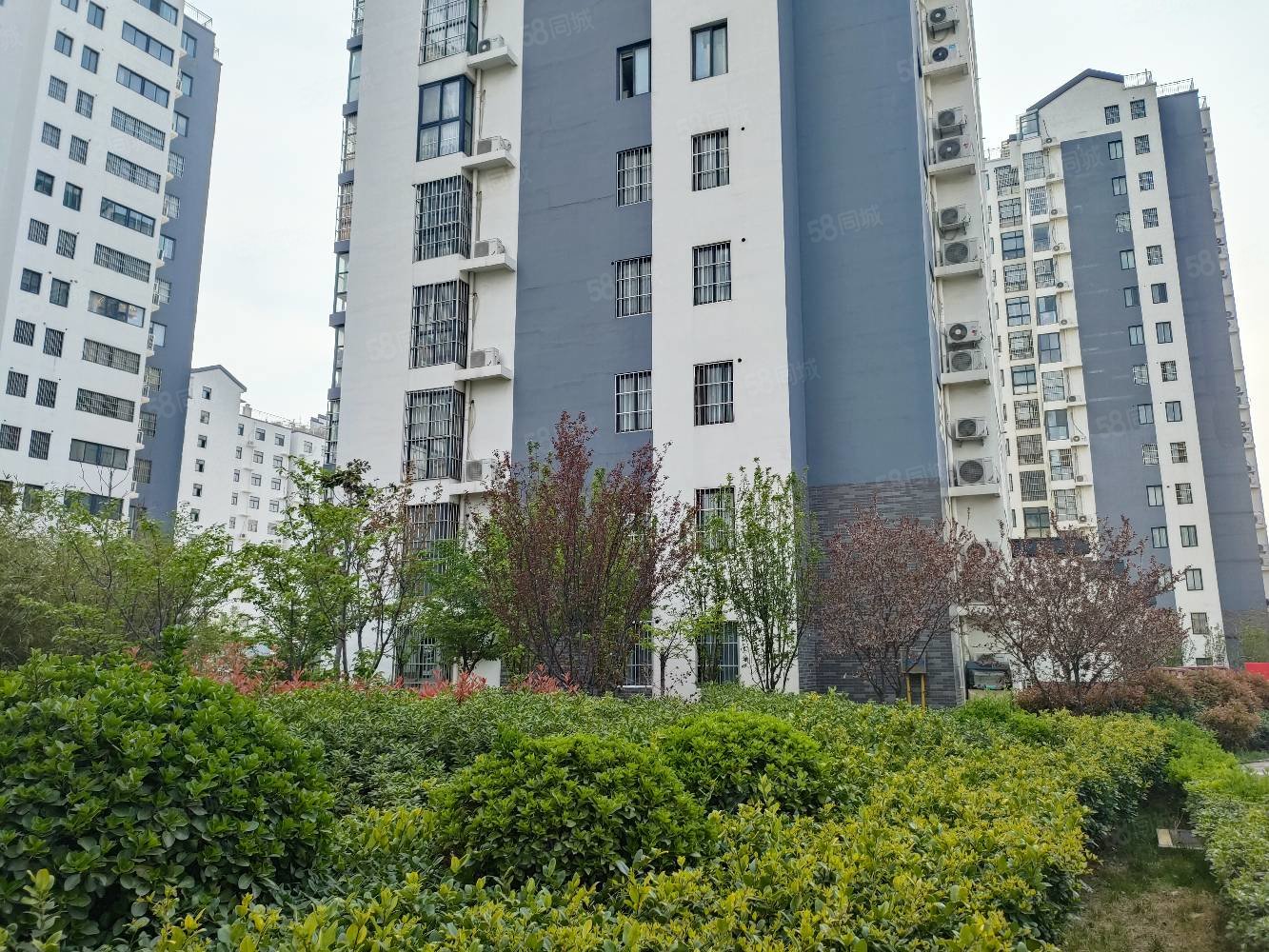 华夏公馆 精装3室送私家平台 有证支持按揭,华夏公馆