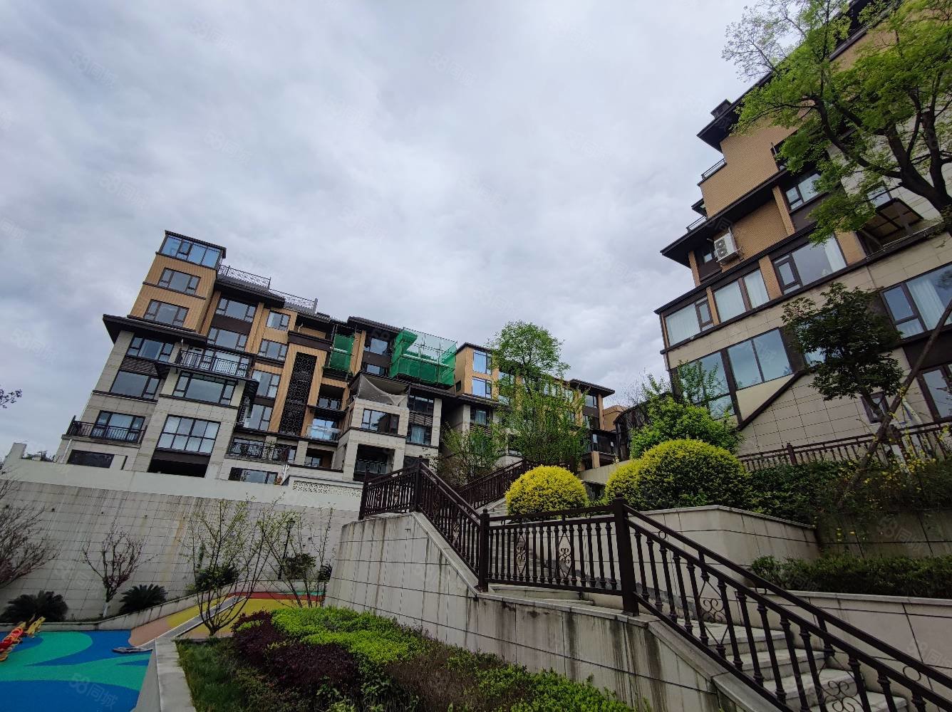 远大美域(三期)4室2厅2卫138㎡南240万