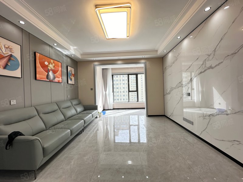 千城柏悦湾四室两厅两卫洋房精装修家具家电齐全拎包入住