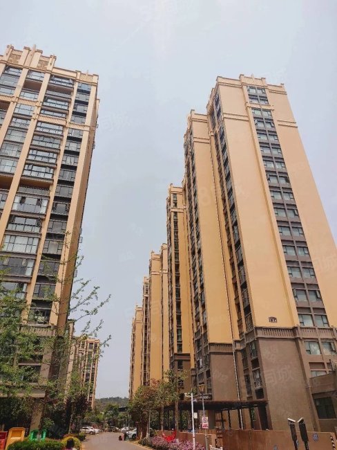 万辉星城蓝山郡赠送露台电梯洋房一梯两户3室2厅2卫