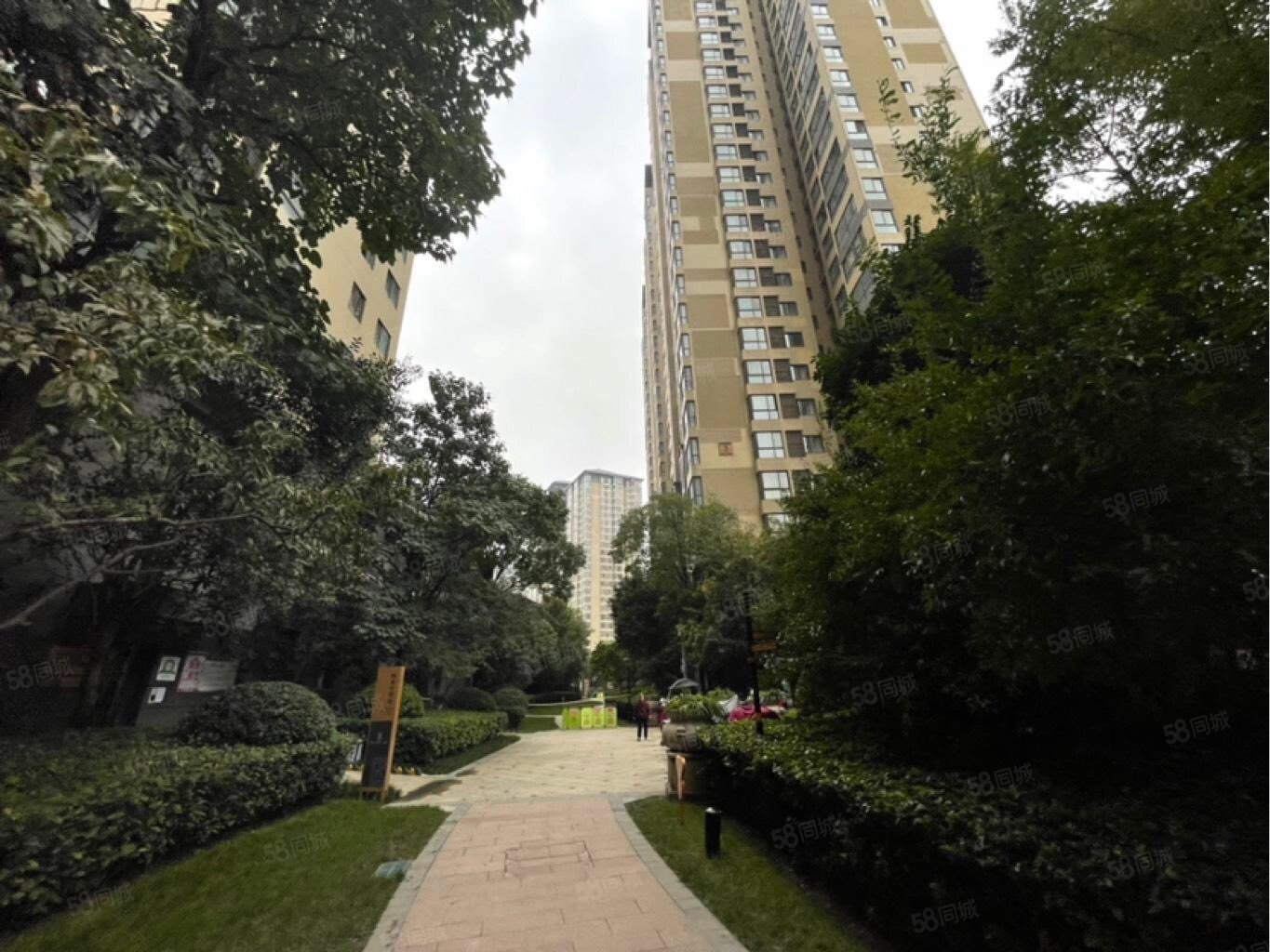 天朗大兴郡蔚蓝青城4室2厅2卫124.71㎡南北190万