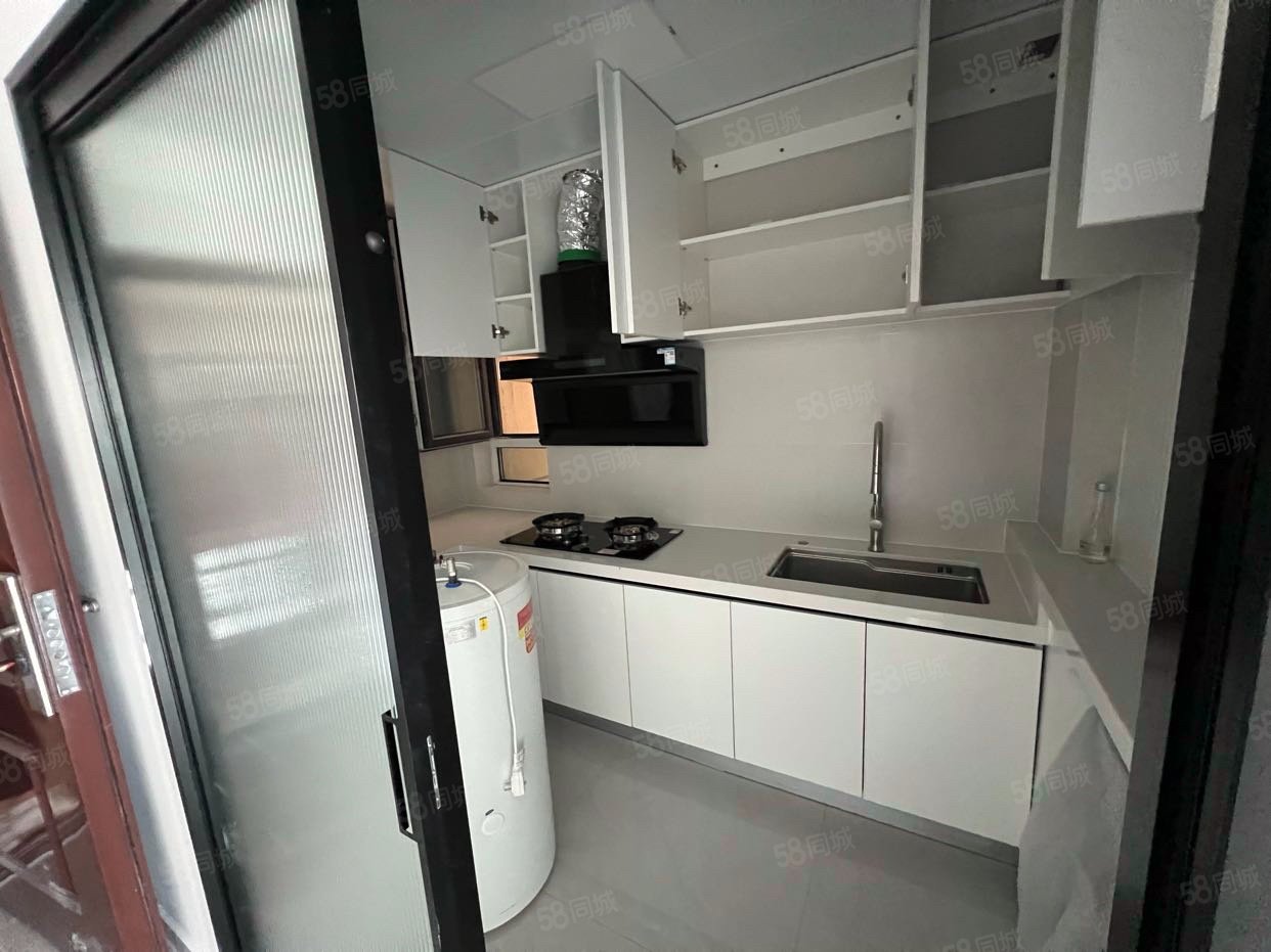 鉑悅山3室2廳1衛(wèi)98.82㎡東南66萬