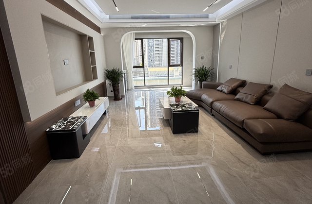 金尊府3室2厅2卫140㎡南北103.8万