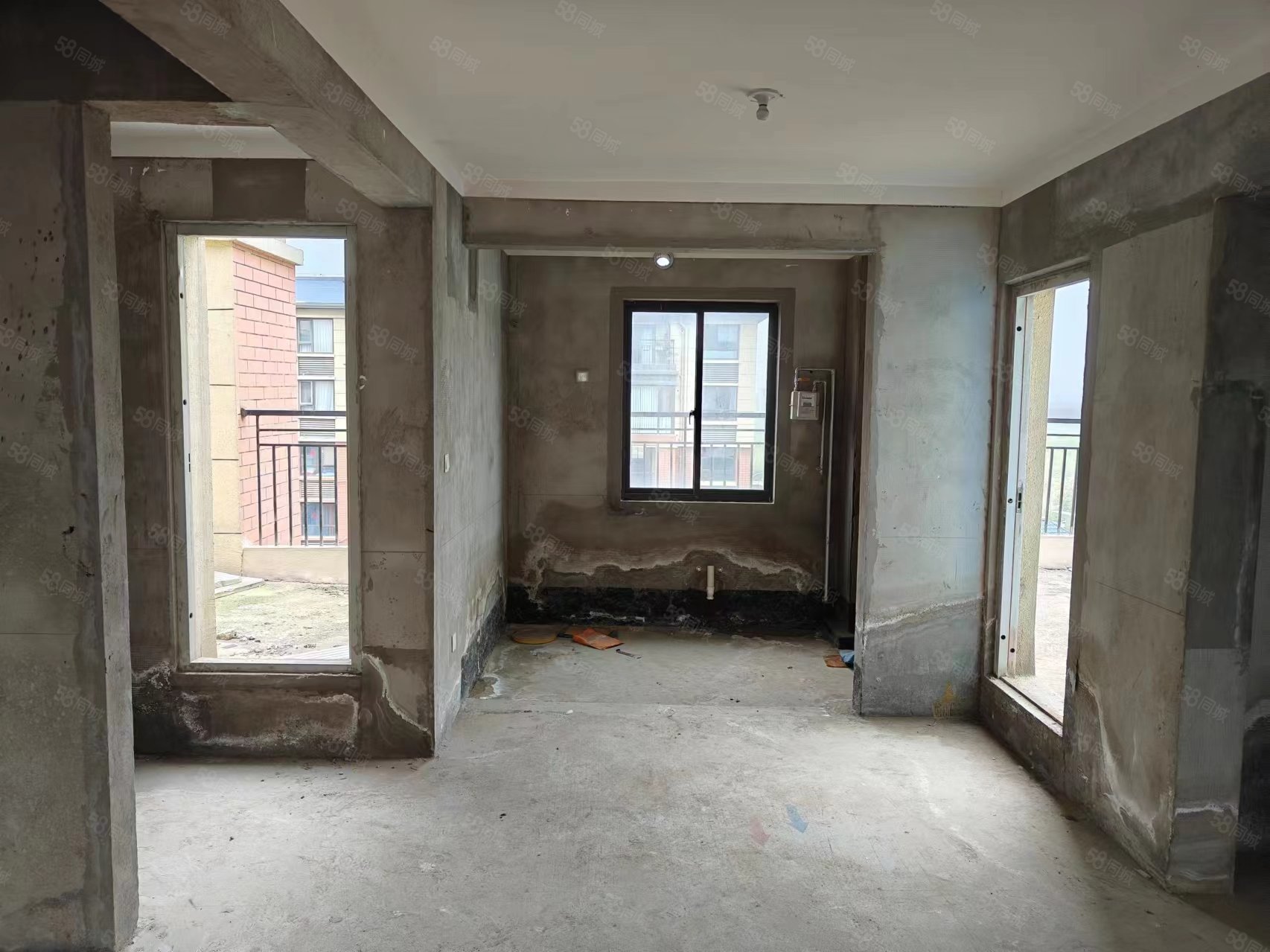 中铁诺德逸都4室2厅2卫142㎡南110万