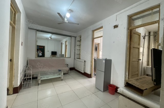 六中 人民公园 育新街 2室朝阳 中间楼层 看房有钥匙