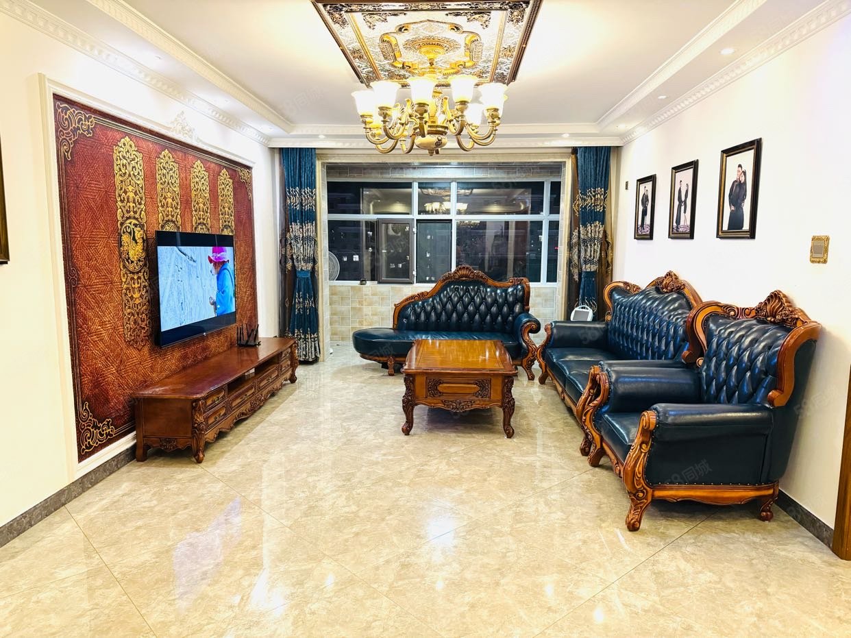 泽华润城3室2厅2卫151.38㎡南95.8万