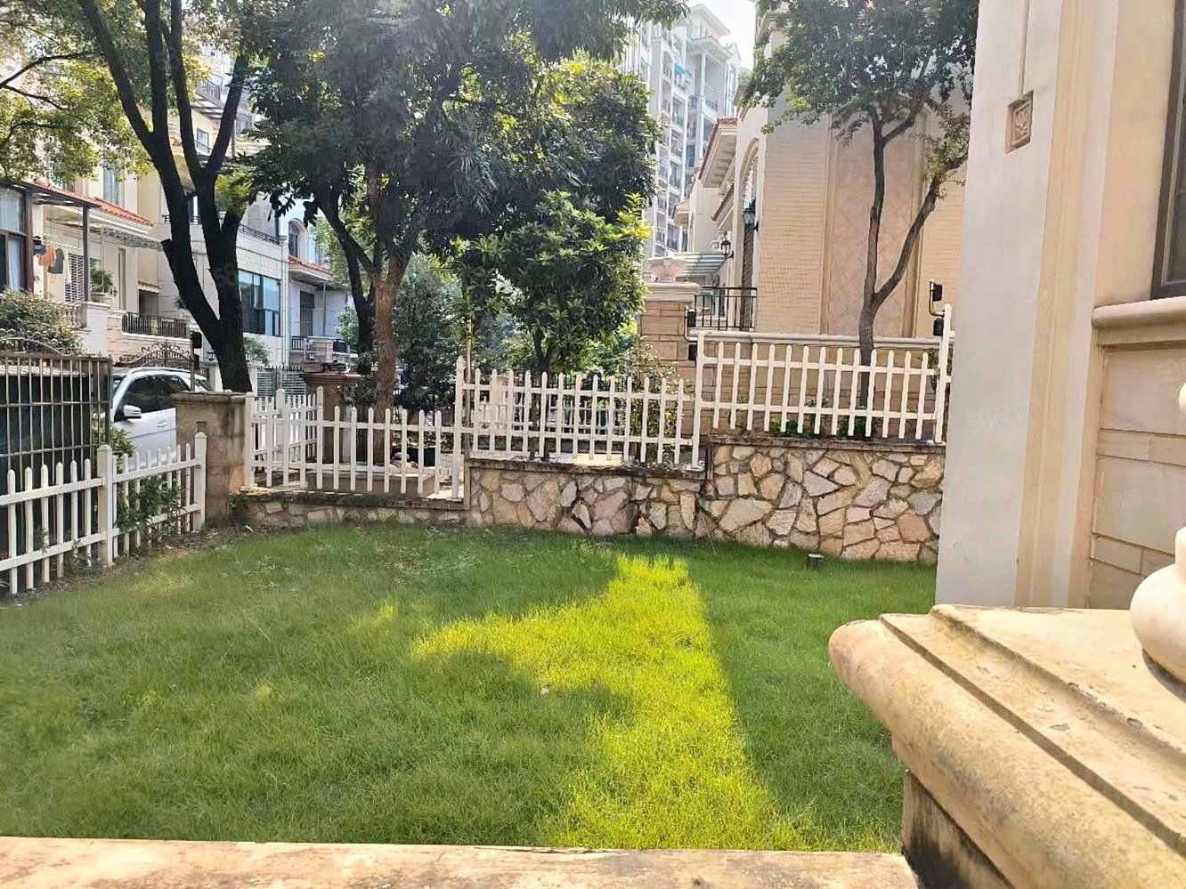 丽日森林湖双拼别墅大花园朝向靓