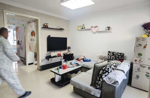 香江附近~区妇幼保健院~水城雅居电梯房~精装三室  带储