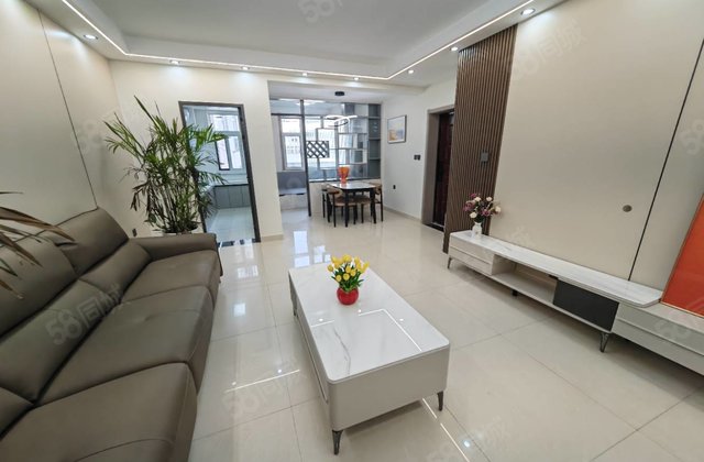 湖边100   名人苑附近  精装婚房  三室 停车方便