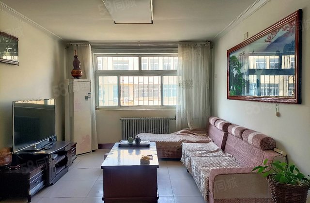 急急急七中附近，三室朝阳，精装很干净，免大税送储，方便看房