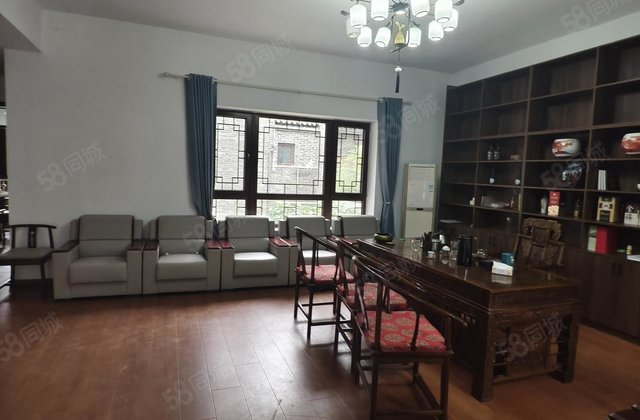 古楼别墅  古楼西南方向 带150平院子 位置好 价格低