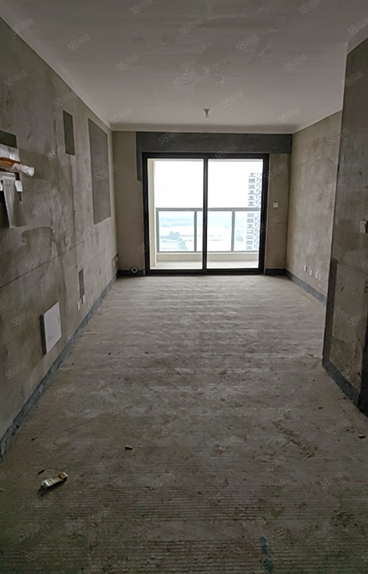 邦泰江山印3室2厅1卫92㎡南60万