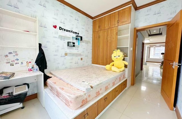 月亮湾C区137平 三室两厅两卫仅售110万