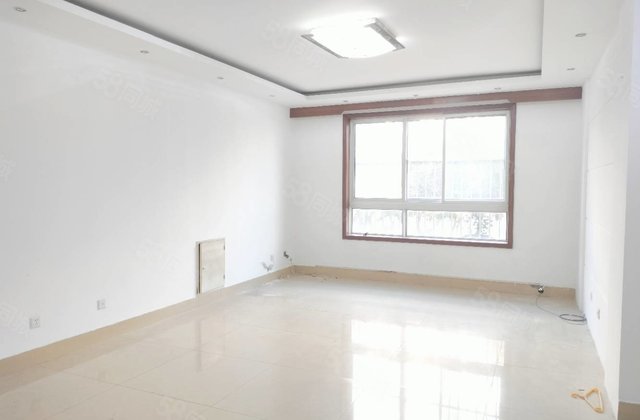 湖边，名人苑二期，电梯洋房，多层1楼，三室朝阳，双卫，送储