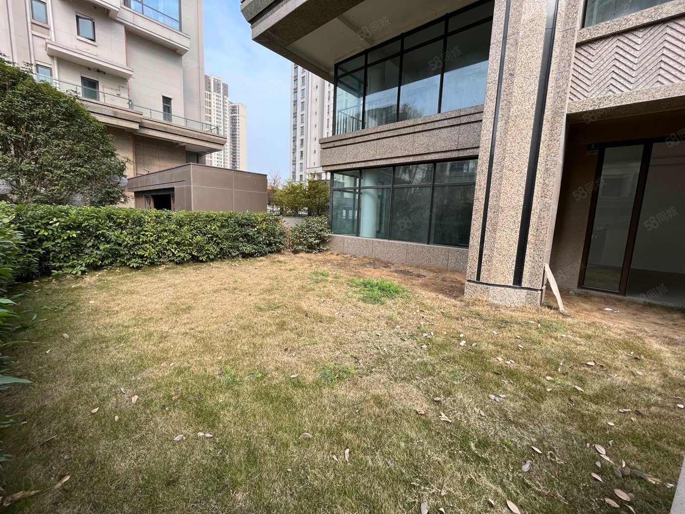 下叠别墅带超大花园!可小砍一刀 性价比极高