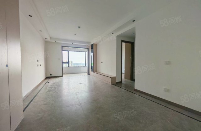 观景房丶新一中外国语，度假区实验丶精装修带车位，看房很方便。