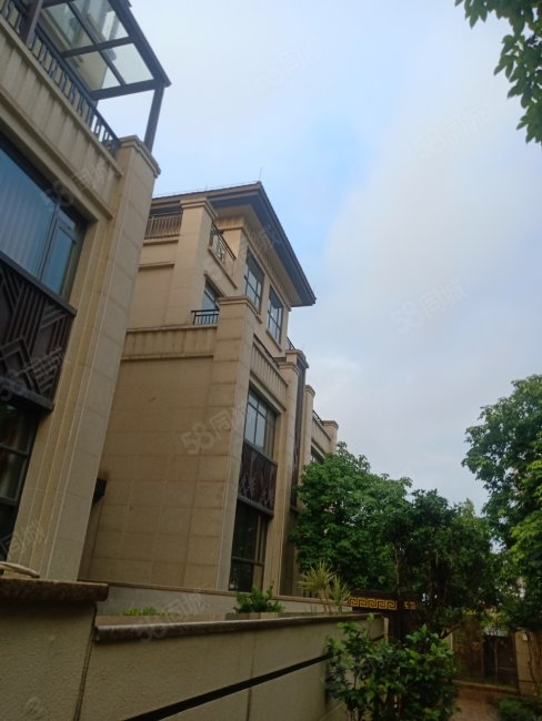 窑埠旁盛天悦景台别墅 上下6层 带超大花园 还价就卖