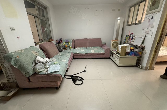 距离湖边50 ！非顶楼正规三室！乐园实验！绿城湖北小区颐馨园