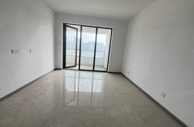 香江 城市之尊交通便捷 南北通透 新房未住 小三居 商品住宅