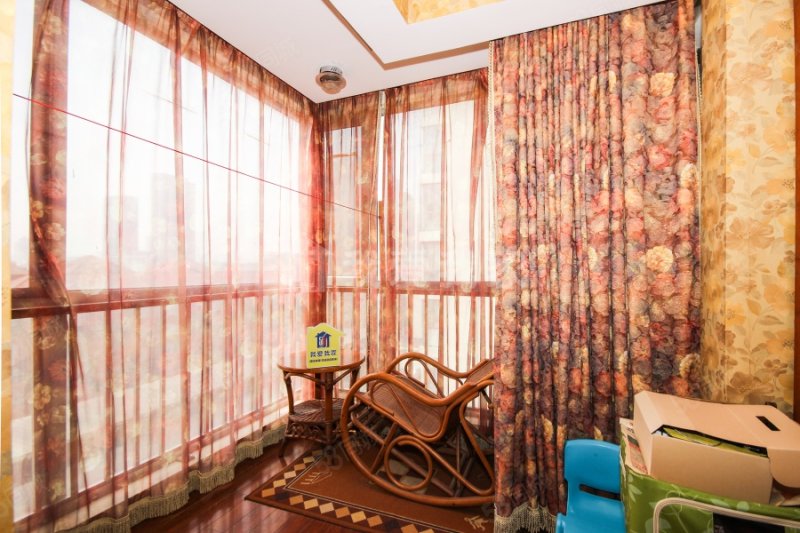 水映兰庭 精装修 两室私产能贷款 诚心出售