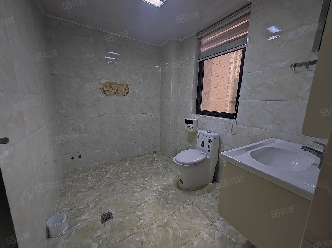 大洋五洲3室2厅2卫112㎡南北63.9万