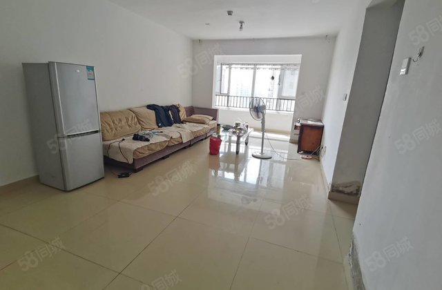 东关国际 客厅和2室朝阳 户型方正南北通透 储藏室马上免大税