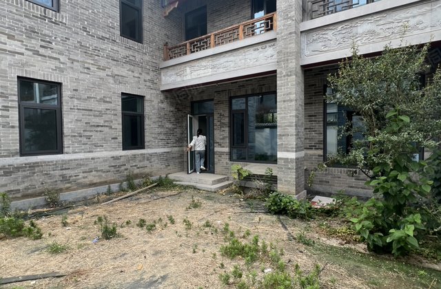 急售！古楼别墅 靠路边 位置好 带大院子 免 大税 看房方便