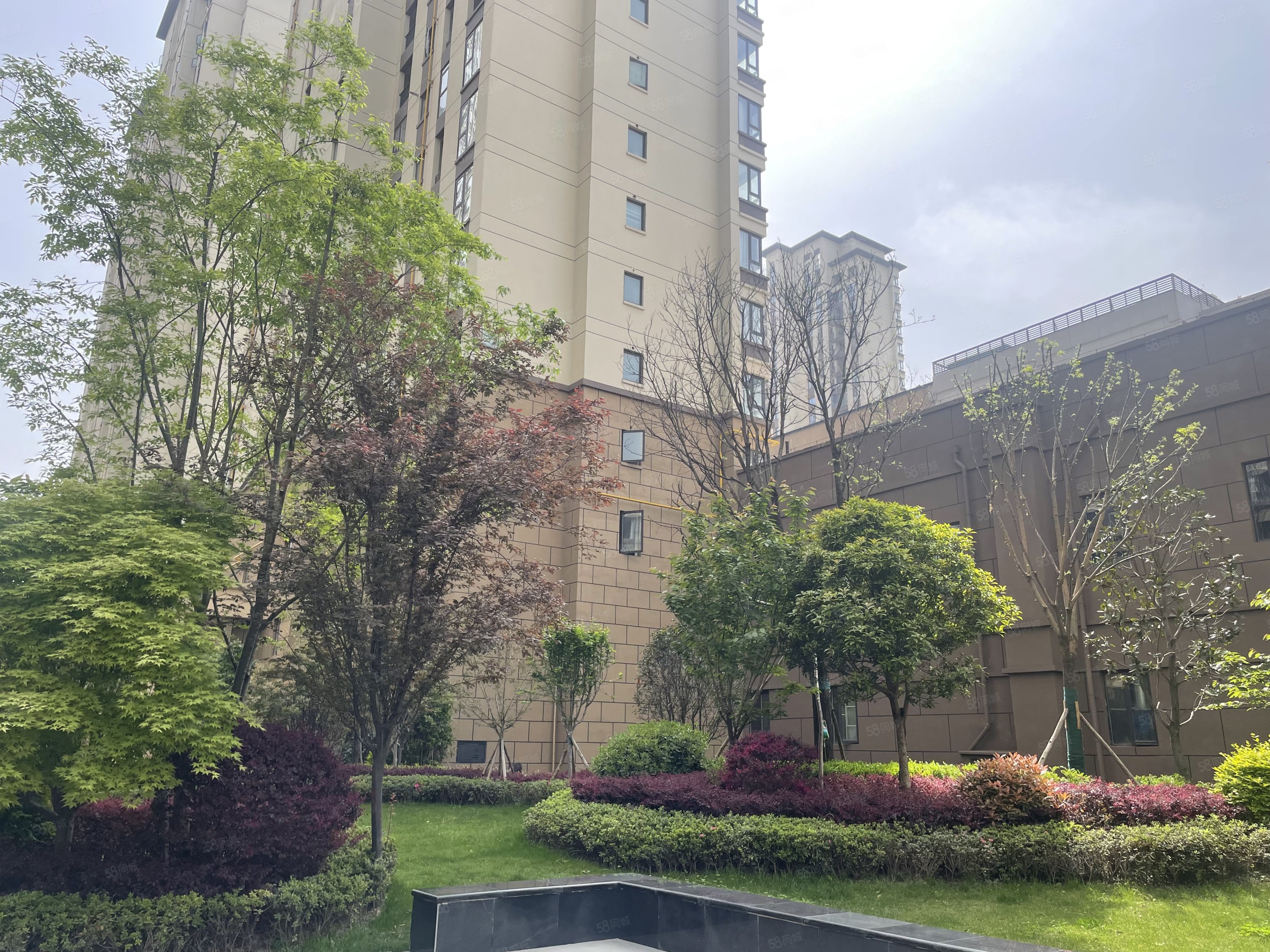 吾悦公馆小三室毛坯阳台可观江,有证可按揭看房方便,吾悦公馆-汉中58
