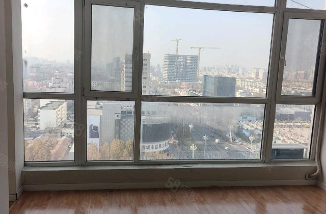 看房随时 新东方国际 板楼 近医院 楼层好 合适可谈