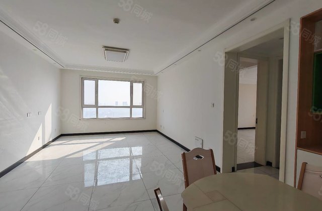 东边户，三室双明卫，精装修，有密码钥匙，可按揭