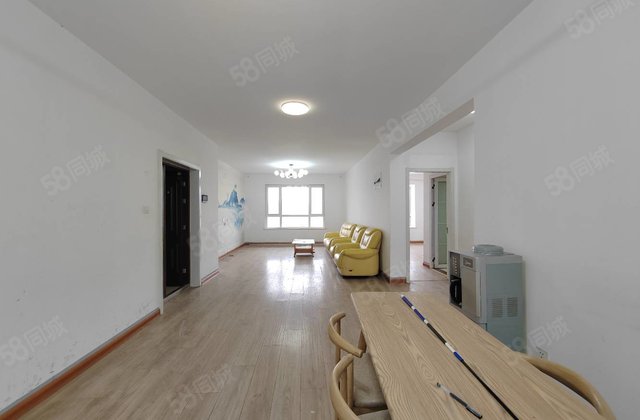 边户 四叶草四室双明卫 好楼层 单价七千加 送车储 有钥匙