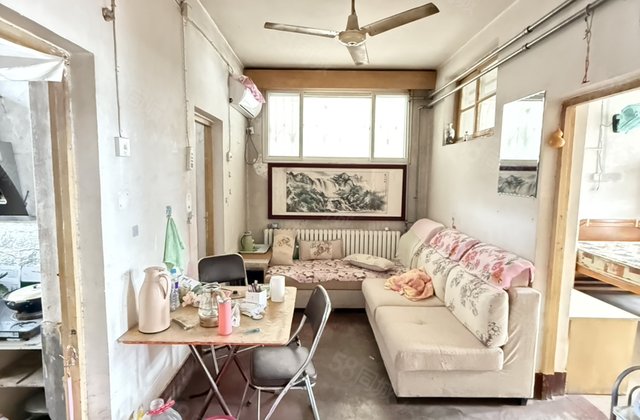 文轩 一中外国语 门口 旁环保局家属院 中层三室停车方便