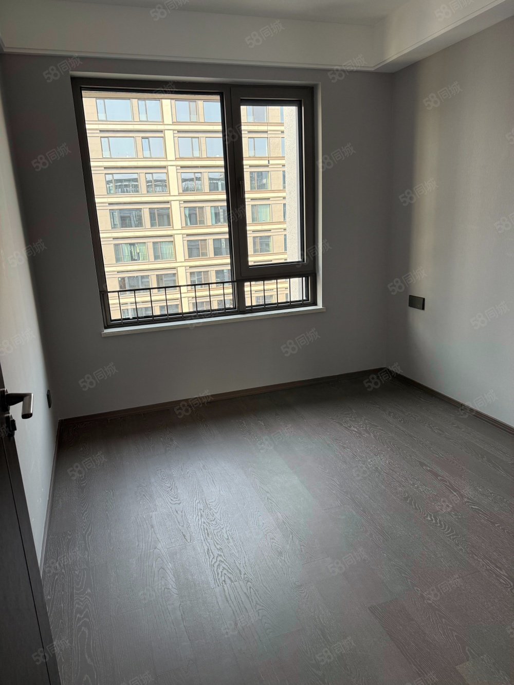 招商璀璨時代4室2廳2衛(wèi)140㎡南北599萬