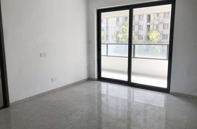 财干路 理想城 三叶草户型 精装带车位 储